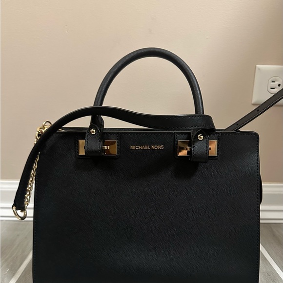 Michael Kors Hangbag - Picture 3 of 5